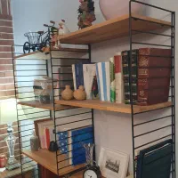 کتابخانه چوبی با کناره فلزی