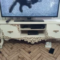 تلوزیون و میز تلوزیون