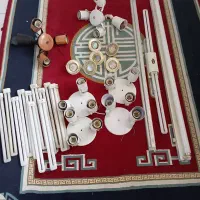 تعدادی لامپ و جا لامپی