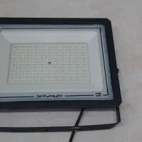 پروژکتور ۱۰۰ وات
