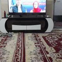 میز تلوزیون خیلی تمیز . بدون خط و خش