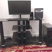 فروش کامپیوتر نسل جدید با تمام وسیله‌ و میز