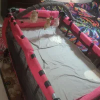 تخت و گهواره کنار مادر
