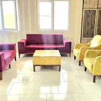 مبل ۷ نفره و میز ناهارخوری ۸ نفره سالم در حد نو