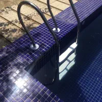 پله استخر نرده استخر دستگیره