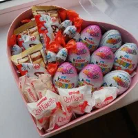 دسته‌گل و باکس خوراکی سفارشی هدیه خاص و خوشمزه