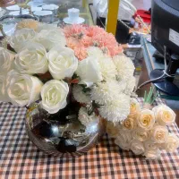 گل رز شاخه ای ۱۰۰تومن میباشد