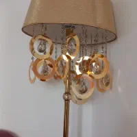 آباژور ایستاده