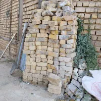 ۳۰۰عدد آجر کامل ومقداری خورده