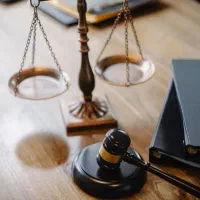 وکیل پایه یک دادگستری و متخصص