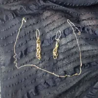 یه جفت گوشواره وزنجیر طلا
