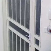 در دو لنگه فلزی کاملا سالم آماده نصب