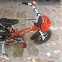 دوچرخه و سه چرخه کاملا تمییز