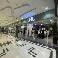 فروشنده پوشاک خانم یا اقا