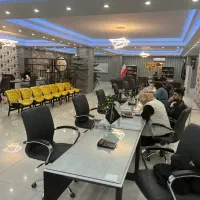 به یک همکار خانم جهت منشی مدیریت نیازمندیم