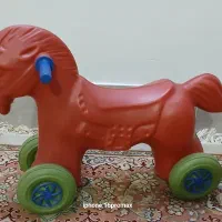 اسب پلاستیکی چرخ دار