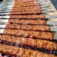 خمیر کوبیده گوشت و مرغ تک و عمده
