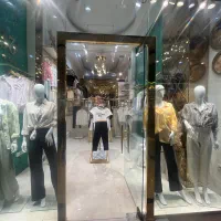 فروشنده خانم