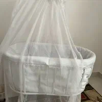 تخت کنار مادر
