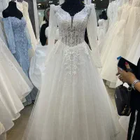 به یک فروشنده خانم ماهر جهت لباس عروس نیازمندیم