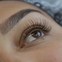 خدمات زیبایی اکستنشن مژه