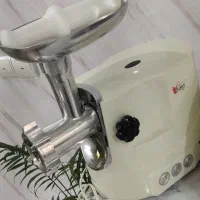 چرخ گوشت نو نو فقط از جعبه بیرون آوردم