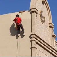 پیچ رولپلاک سنگ نما کار با طناب بدون داربست