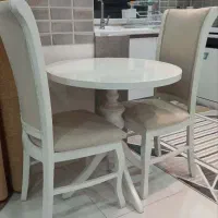 میز و دو عدد صندلی