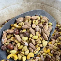نیازمند یک خانوم برای کار در فروشگاه خشکبار هستم