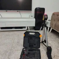 تراز لیزر نو آکبند و یک عدد فارسی بر نو فرغون وبیل