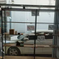 قفسه ایستاده
