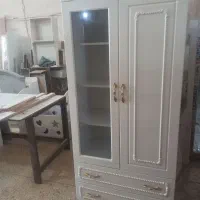 تعدادی کمد و دراور و جاکفشی