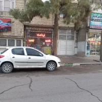 منزل دو طبقه با یک دربند تجاری دائم