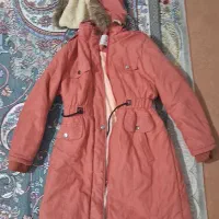 یک عدد کاپشن دخترانه . زنانه کاملا نو و سالم