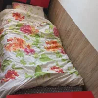 تخت تک نفره باکس دار  خیلی تمیز