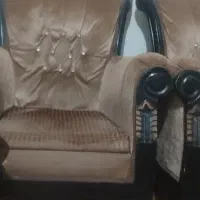 مبلمان 7نفره  با دو میز عسلی شیشه ای