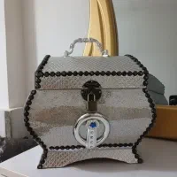 جعبه ودسته گل عروس