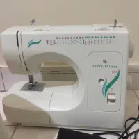 چرخ خیاطی سالم و برقی در حد نو اصلا استفاده نشده