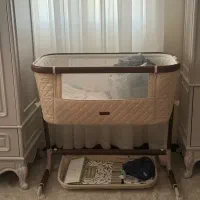 تخت کنار مادر