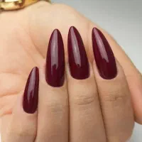 آموزش کاشت ناخن با مدرک فنی حرفه ای 10 ملیون