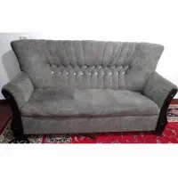 مبل ۶نفره که فقط نشیمن دوتاش نیاز به تعمیر داره