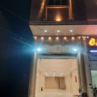 مغازه متراژ ۲۲۰متر انتهای مجتمع بازرگانان تکمیل