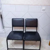 دو عدد صندلی