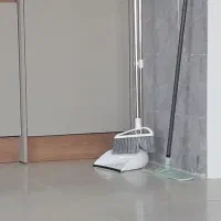 جاروی بلند اشپزخونه تمیز و نو