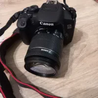 دوربین کانن D700