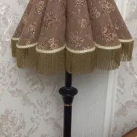 آباژور ایستاده
