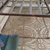 تخت اهنی