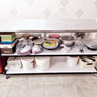 یک عدد میز تمام استیل در حد نو