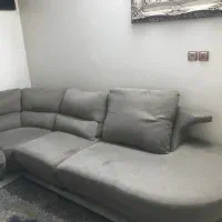 مبل رنگ‌ یشمی کمرنگ
