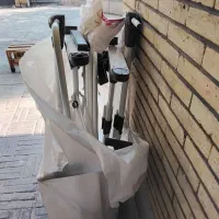 تخت کنار مادر زویی